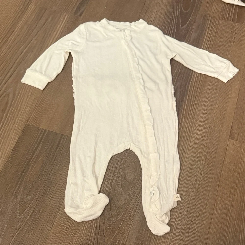 NWOT Milkberry white heart ribbed ruffle bamboo viscose footie